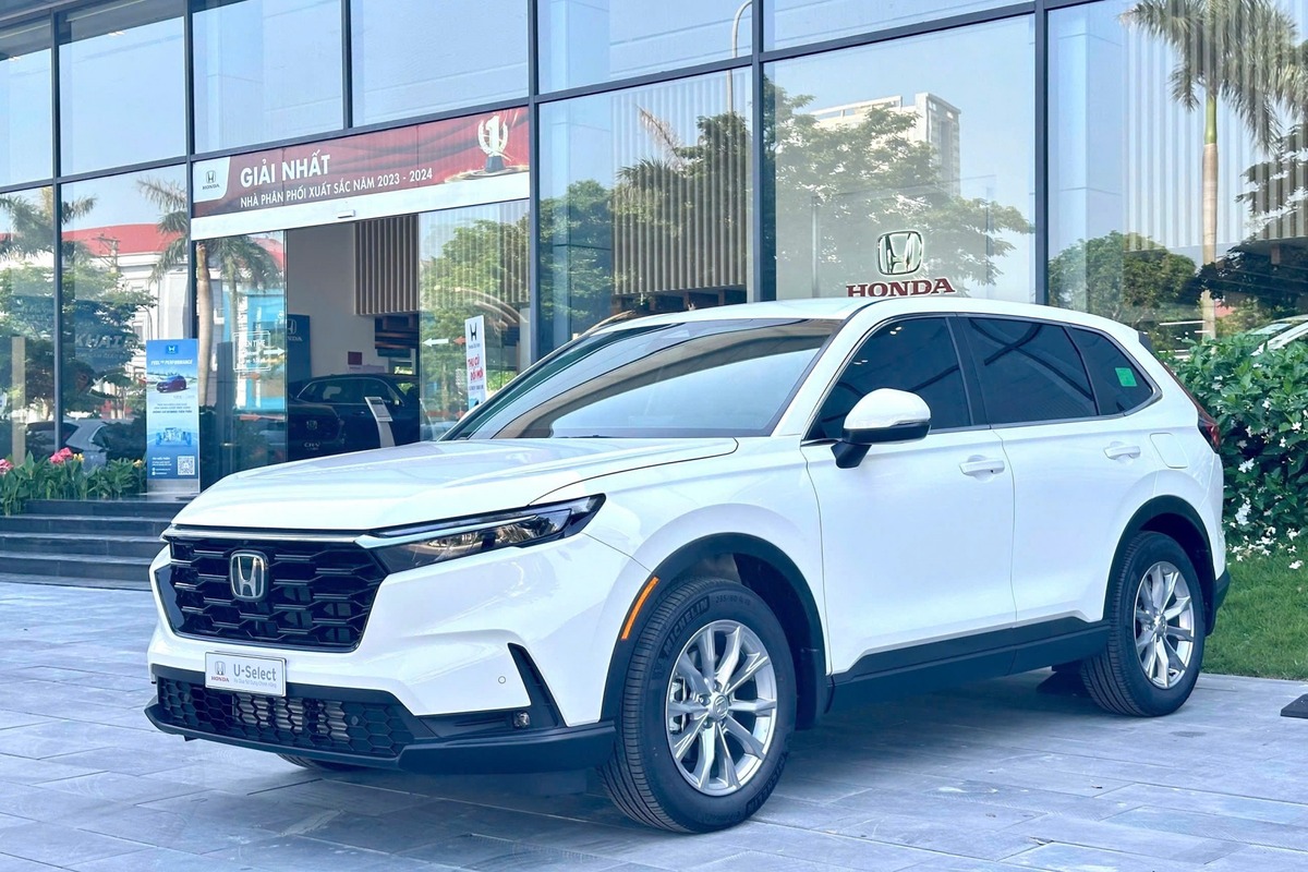 Honda CR-V gắn bảng U-Select tại đại lý Honda