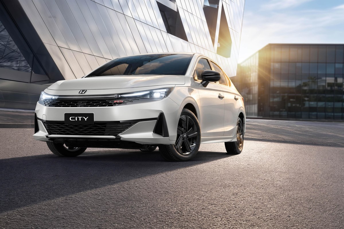 Honda City bản RS nâng cấp màu trắng ngọc
