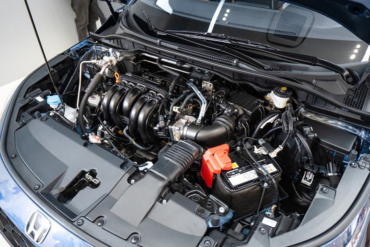 Khoang động cơ 1.5L i-VTEC của Honda City